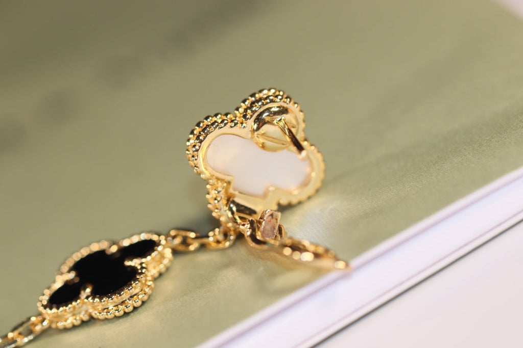 ¡®Imperial¡¯CLOVER EARRINGS GOLD ONYX MOP 3 MOTIF