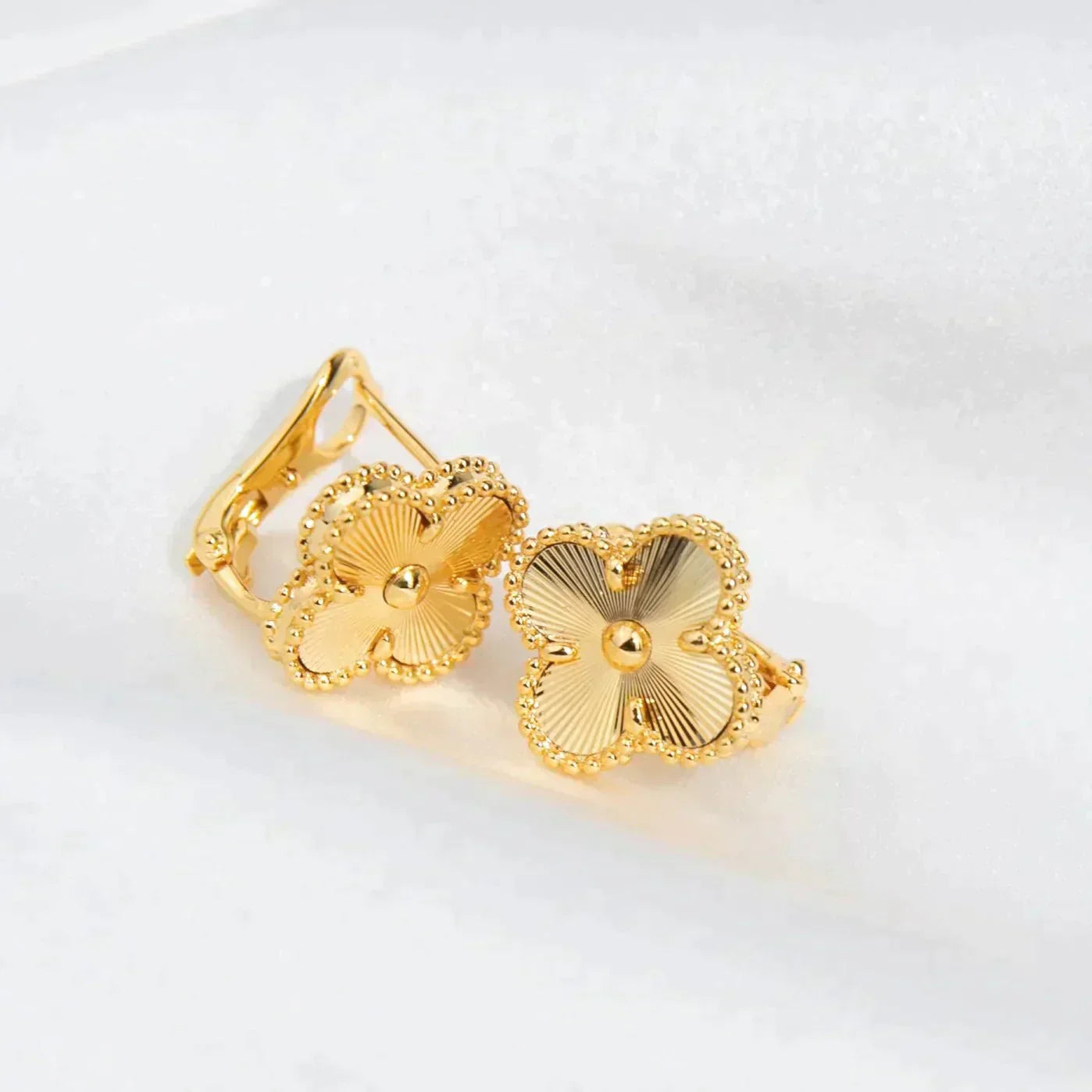 ¡®Imperial¡¯CLOVER MEDIUM 1 MOTIFS LASER EARRINGS
