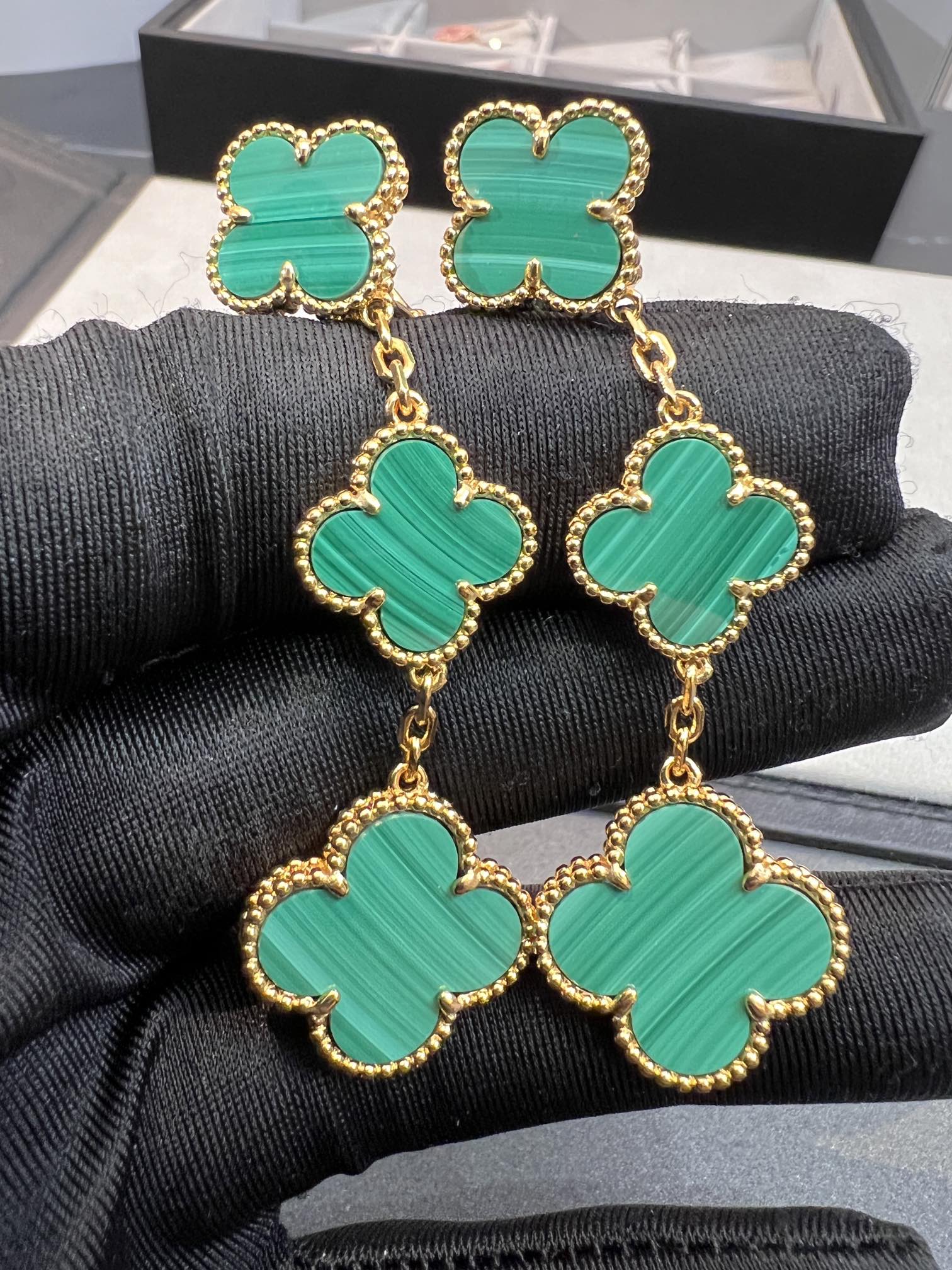 ¡®Imperial¡¯CLOVER MALACHITE 3 MOTIFS GOLD