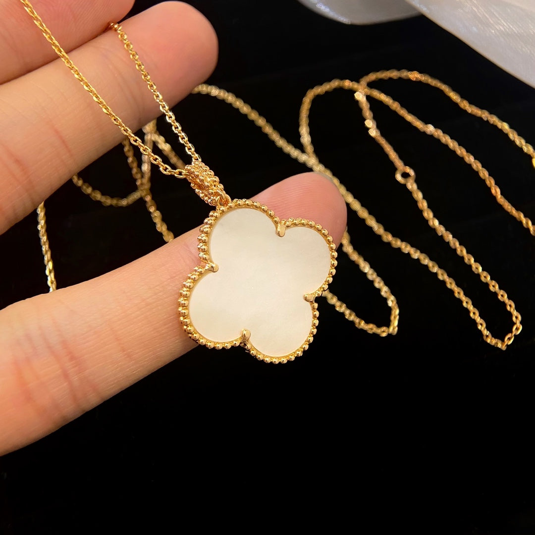 ¡®Imperial¡¯CLOVER 25MM MOP LARGE PENDANT NECKLACE