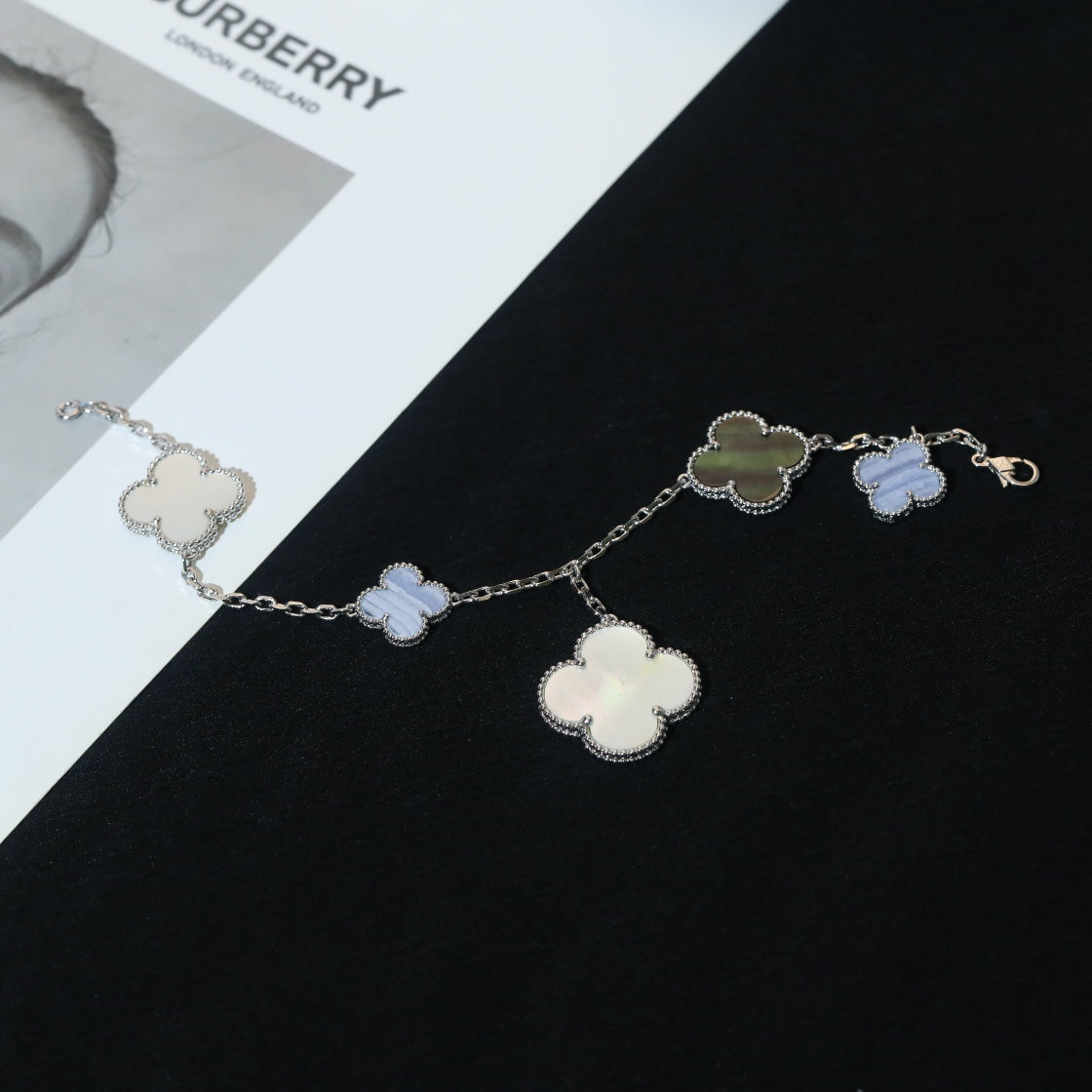 ¡®Imperial¡¯CLOVER BRACELET 5 MOTIFS MOP CHALCEDONY SILVER