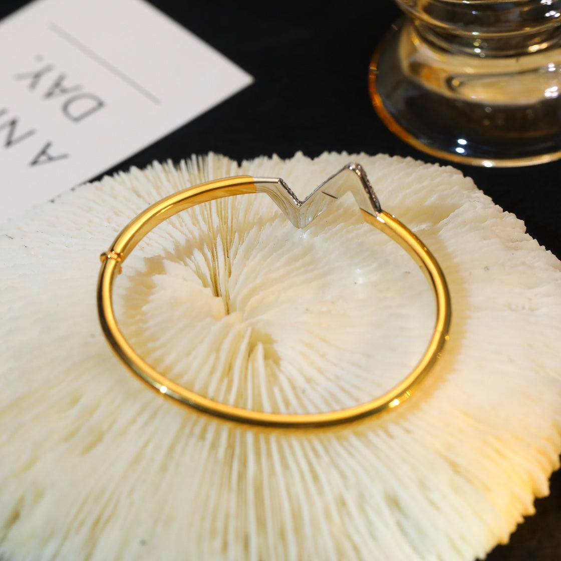 ¡®Imperial¡¯VOLTE UPSITE DOWN GOLD DIAMOND BRACELET