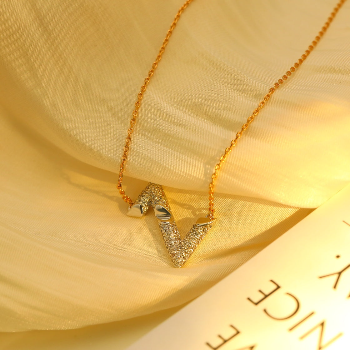 ¡®Imperial¡¯VOLT SILVER DIAMOND PEDANT NECKLACE