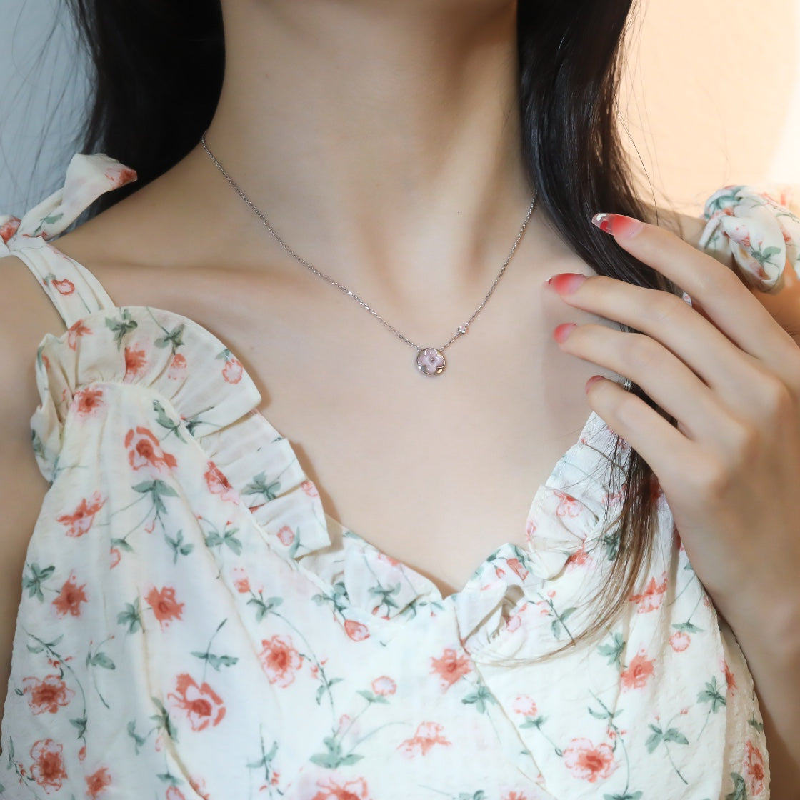¡®Imperial¡¯SUN PEDANT PINK GOLD 1 DIAMOND NECKLACE