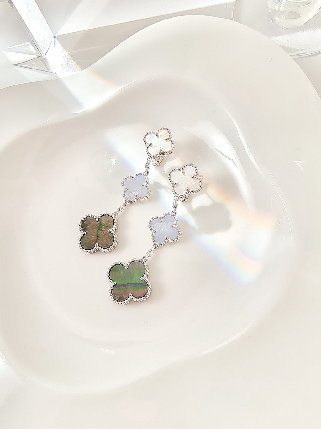 ¡®Imperial¡¯CLOVER 3 MOTIFS CHALCEDONY DARK MOP SILVER EARRINGS