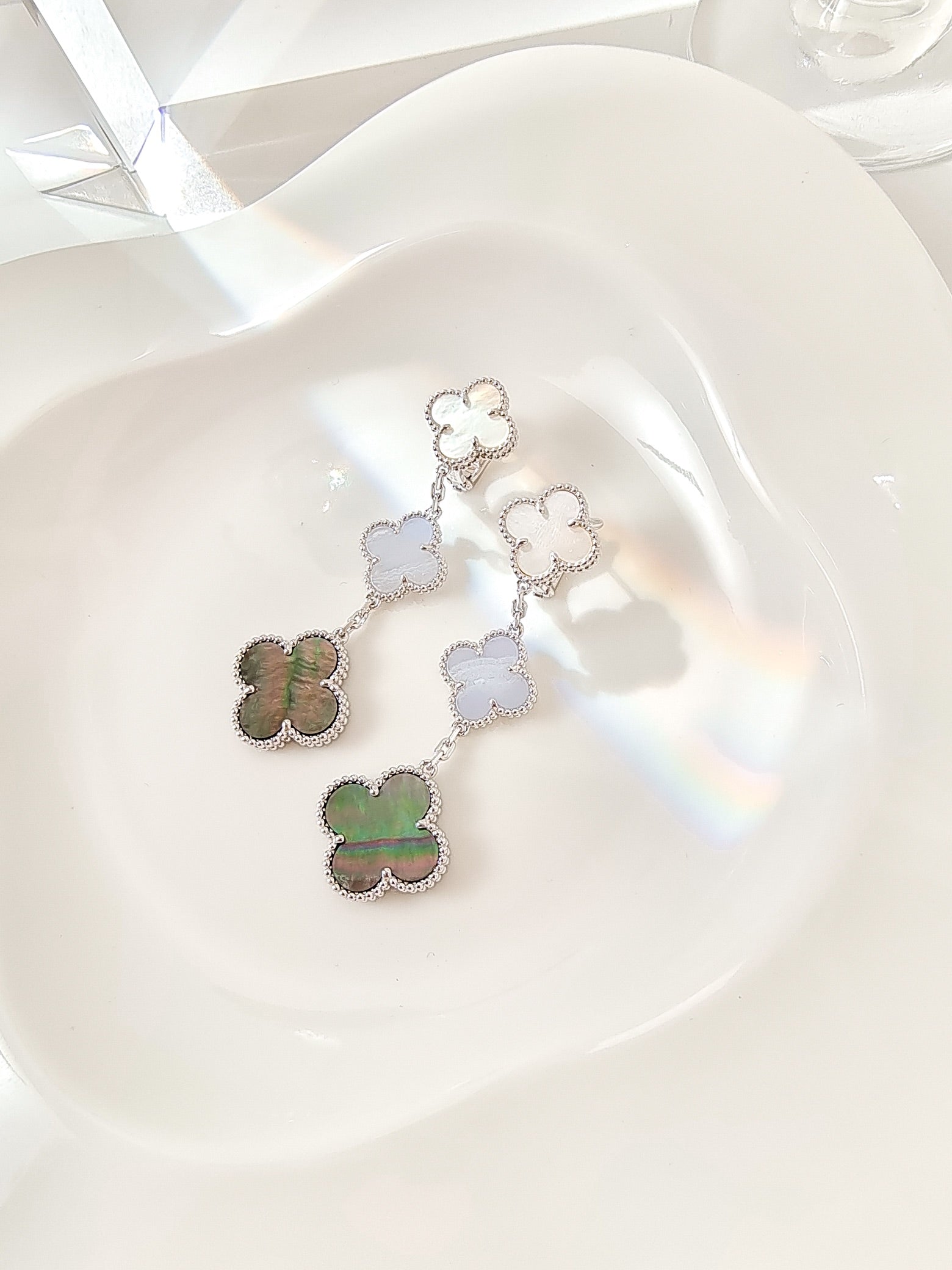 ¡®Imperial¡¯CLOVER 3 MOTIFS CHALCEDONY DARK MOP SILVER EARRINGS