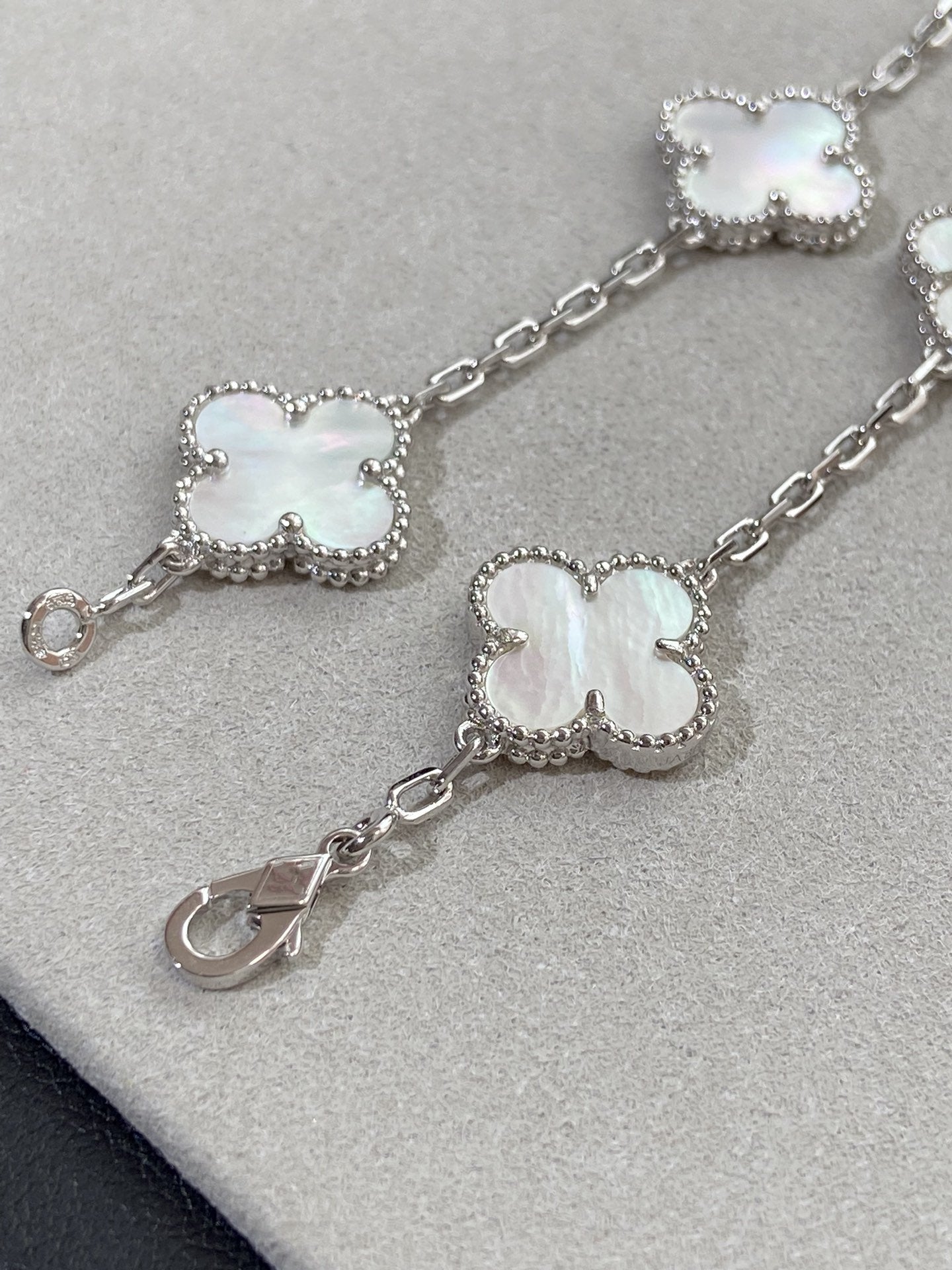 [Imperial]Nueva COLECCIÓN DE BRAZALETE TREBOL 5 MOTIVOS MADRE PERLA BLANCA