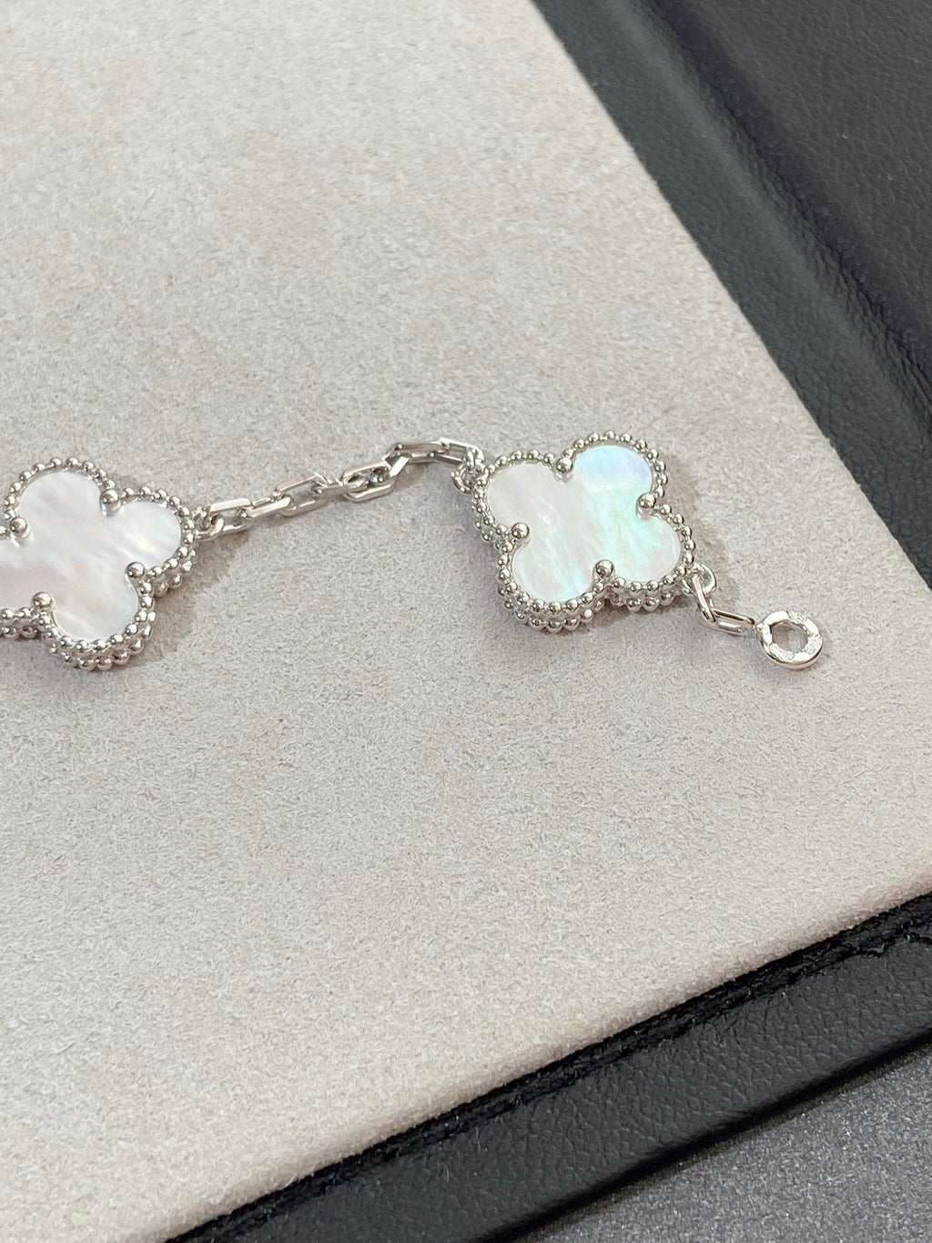 [Imperial]Nueva COLECCIÓN DE BRAZALETE TREBOL 5 MOTIVOS MADRE PERLA BLANCA