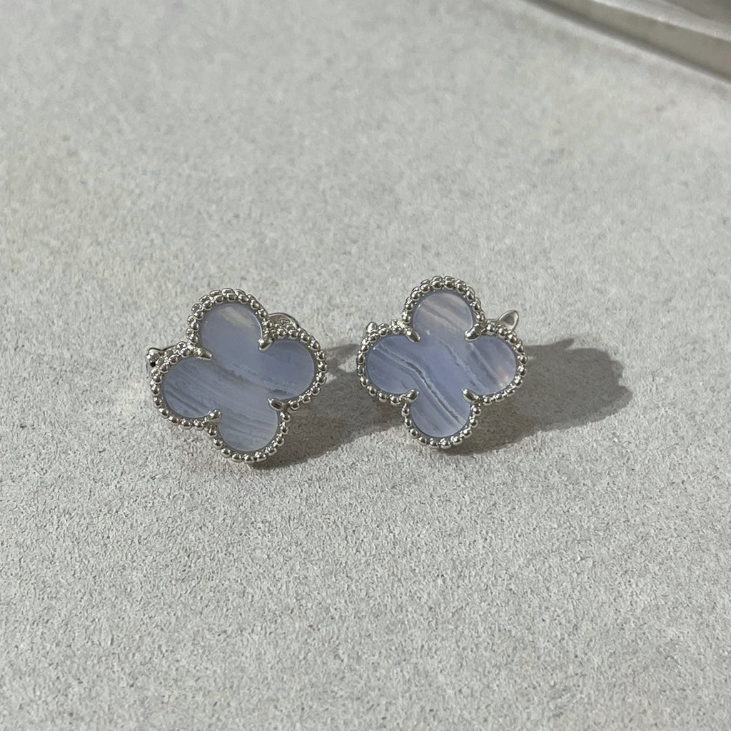 ¡®Imperial¡¯CLOVER CHALCEDONY SILVER STUD EARRINGS