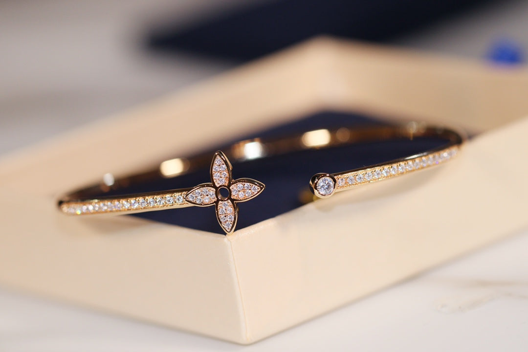 ¡®Imperial¡¯IDYLLE GOLD OPEN BRACELET DIAMOND PAVED