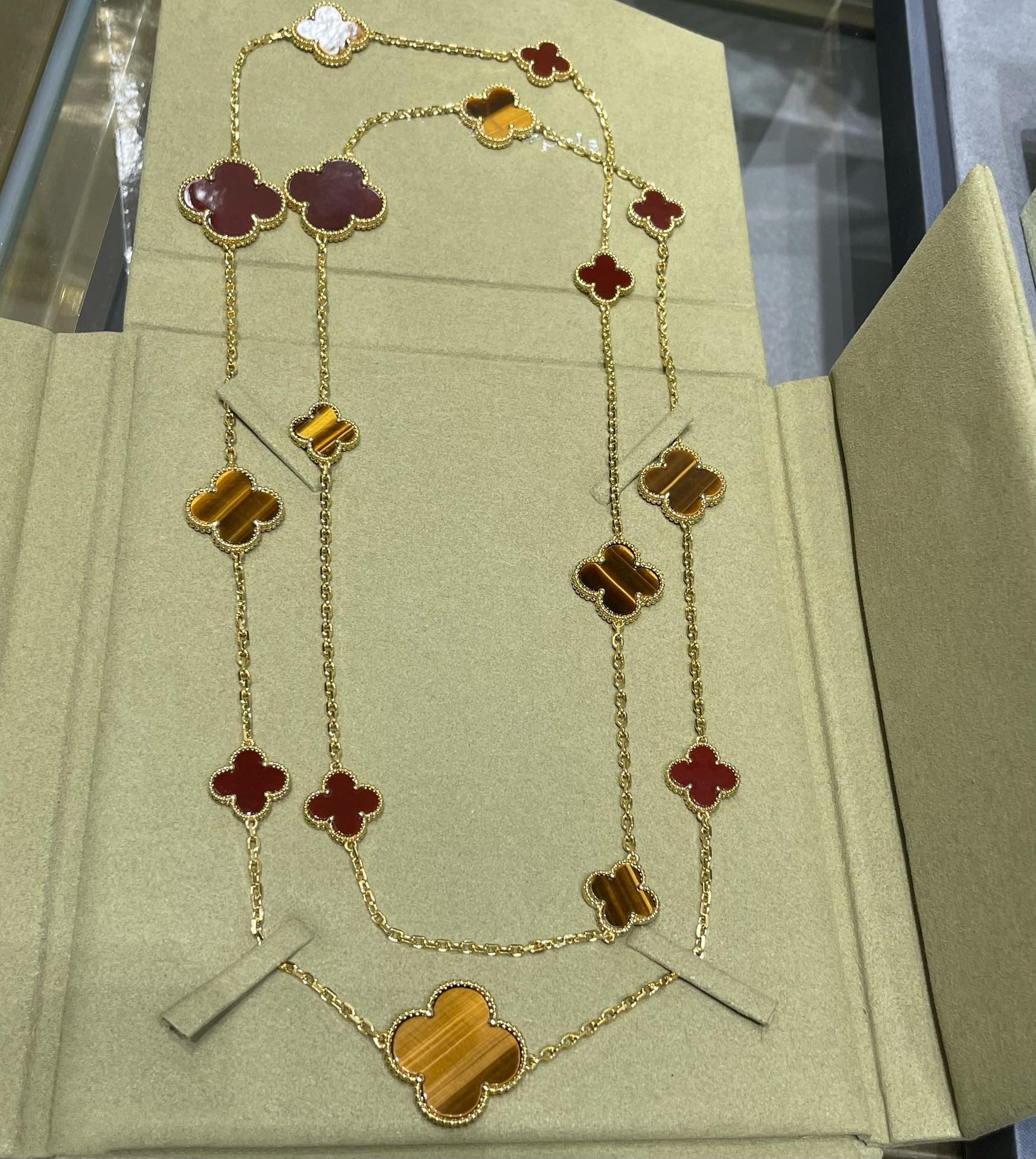 ¡®Imperial¡¯CLOVER 16 MOTIF CARNELIAN TIGER EYE ROSE GOLD NECKLACE