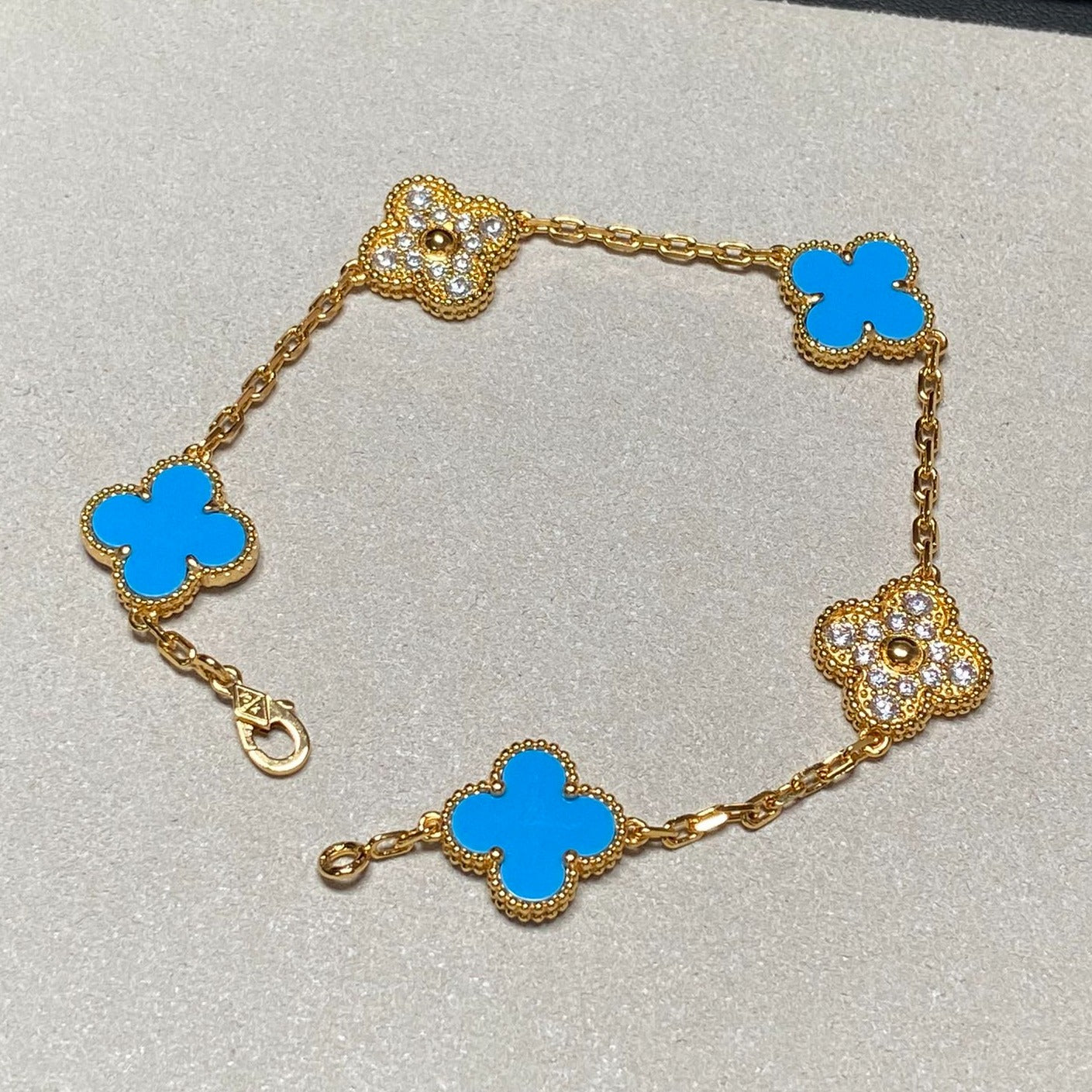 ¡®Imperial¡¯CLOVER 5 MOTIF BLUE CHALCEDONY DIAMOND GOLD BRACELET