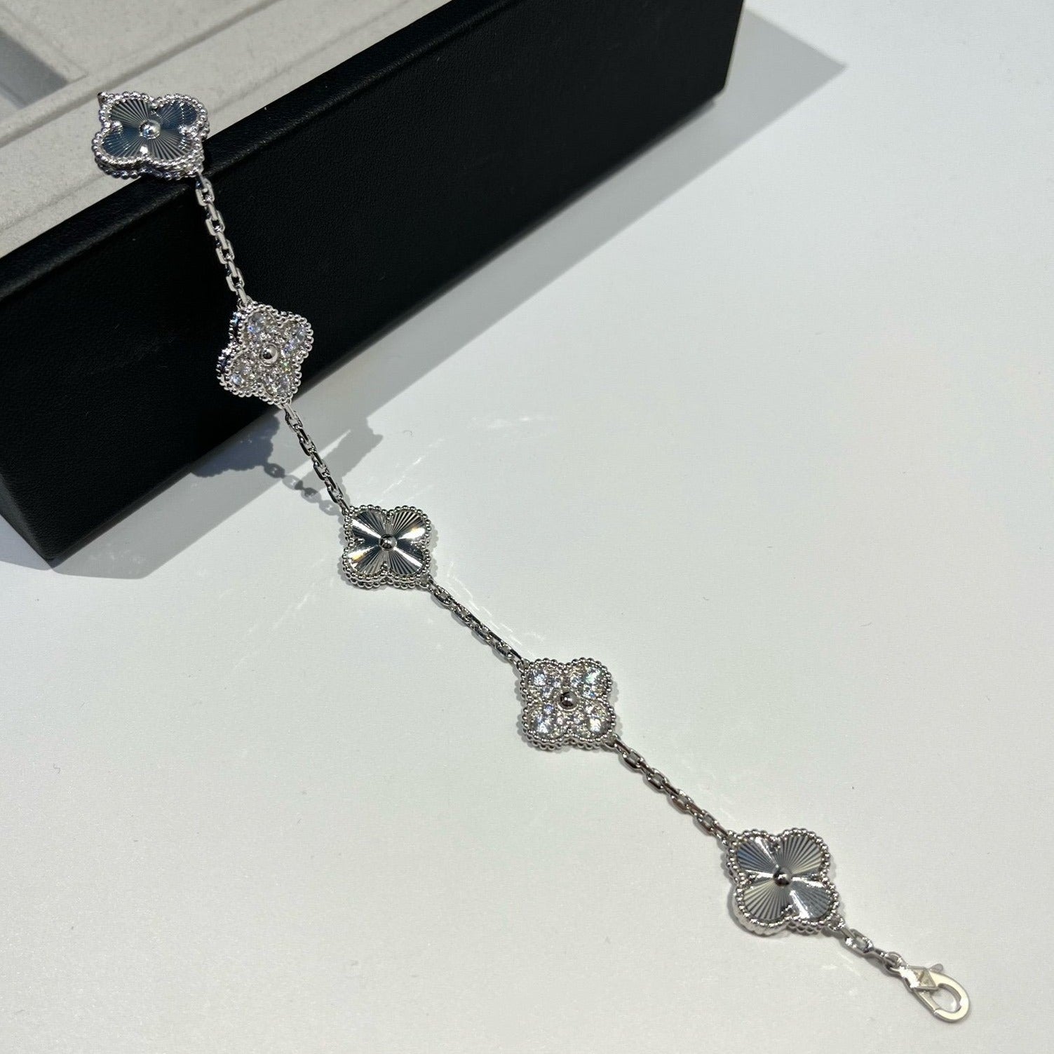 ¡®Imperial¡¯CLOVER 5 MOTIF SILVER DIAMOND BRACELET