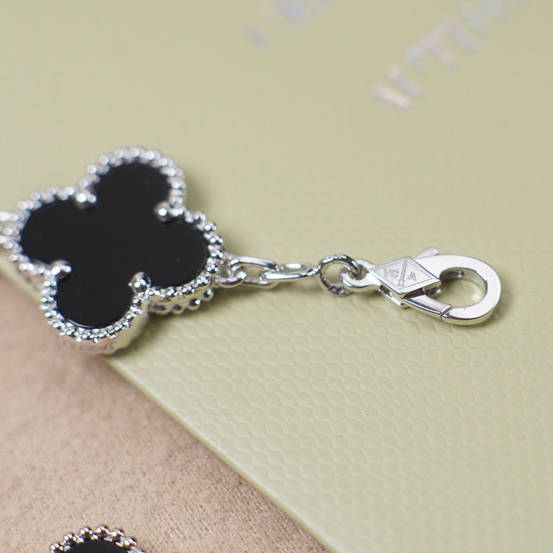 ¡®Imperial¡¯CLOVER 5 MOTIF ONYXS  BRACELET SILVER
