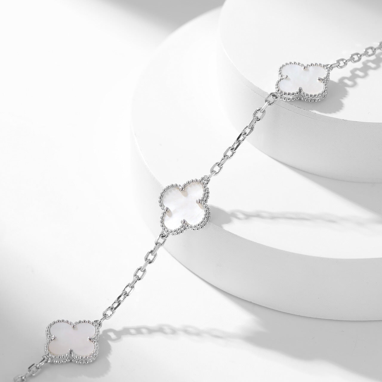 ¡®Imperial¡¯CLOVER 10 MOTIFS WHITE MOTHER OF PEARL NECKLACE