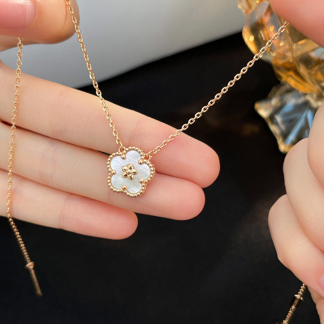 ¡®Imperial¡¯LUCKY  WHITE MOP  PLUM BLOSSOM NECKLACE