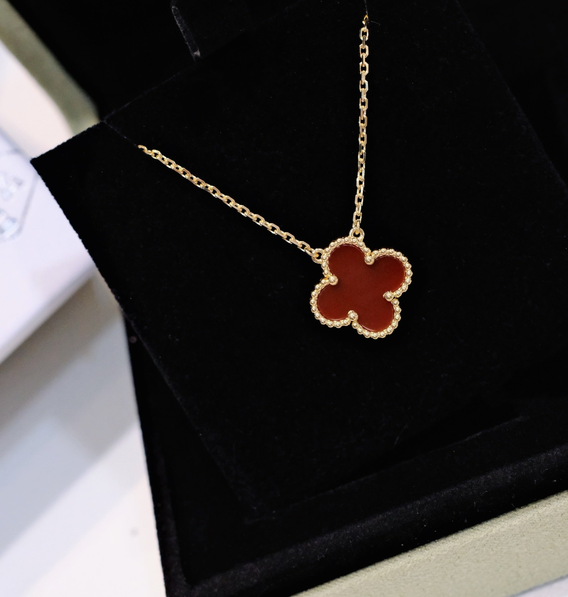 ¡®Imperial¡¯CLOVER 15MM CARNELIAN SINGLE FLOWER NECKLACE