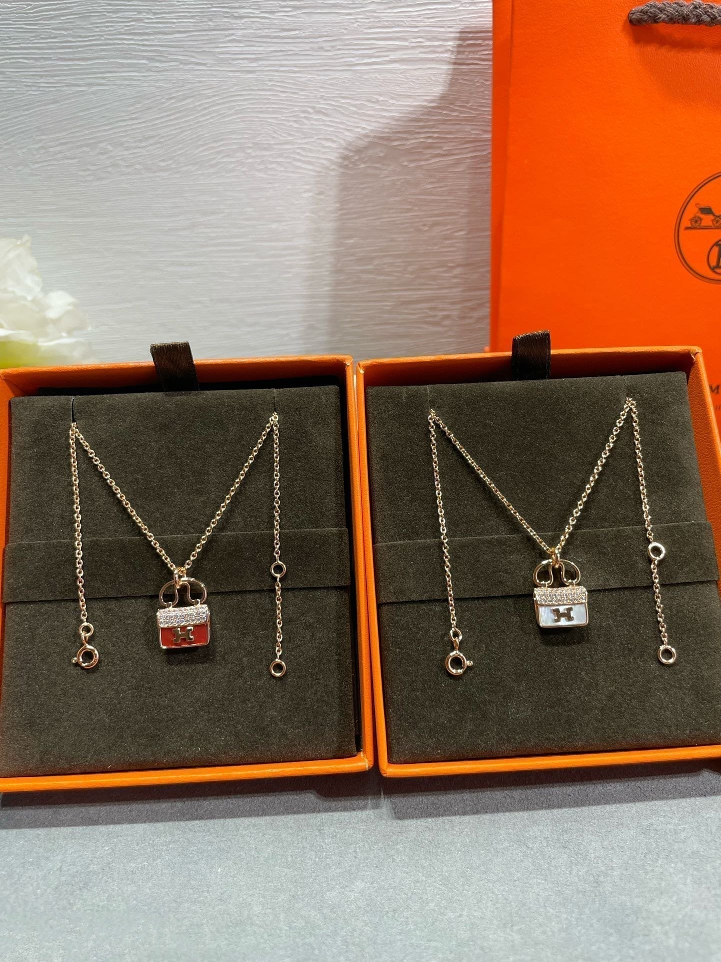 ¡®Imperial¡¯H CIRCE MOISSANITE PENDANT NECKLACE GOLD