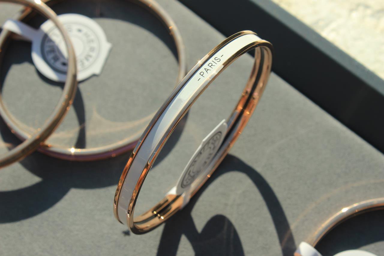 ¡®Imperial¡¯HM UNI BANGLE BAG