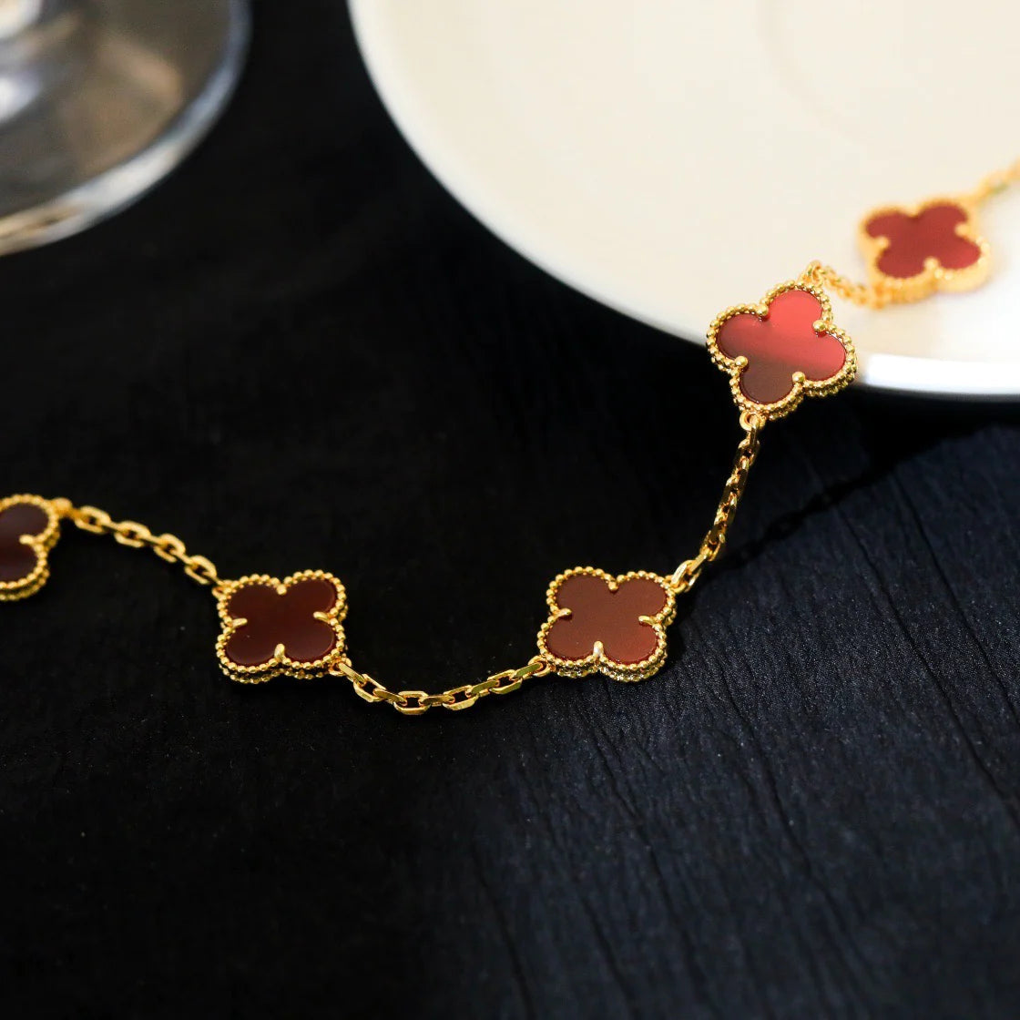 ¡®Imperial¡¯CLOVER 5 MOTIFS RED AGATE  BRACELET